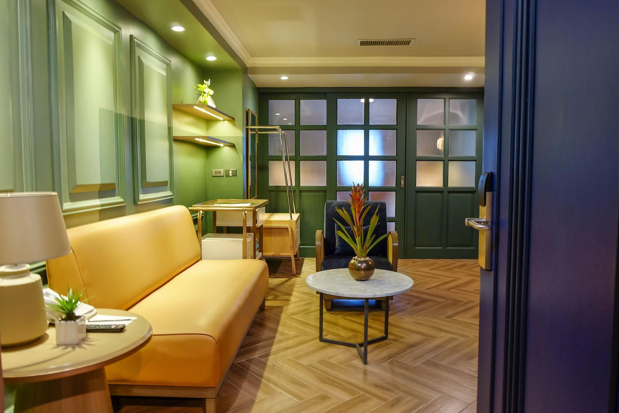Makati Palace 4*