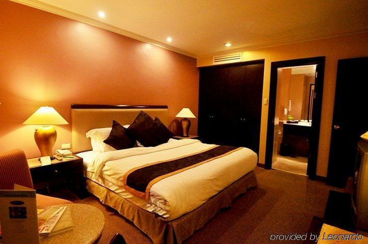 Makati Palace Hotel 4*
